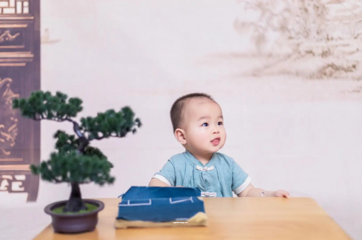 平湖怀孕肚子中间凹两边凸